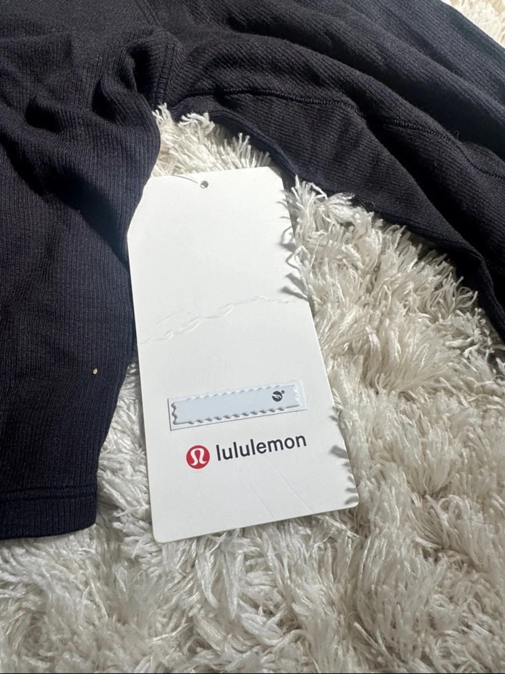 lululemon athletica Black Long-Sleeve crystal logo-Cropped Tee size 10 - Picture 3 of 4